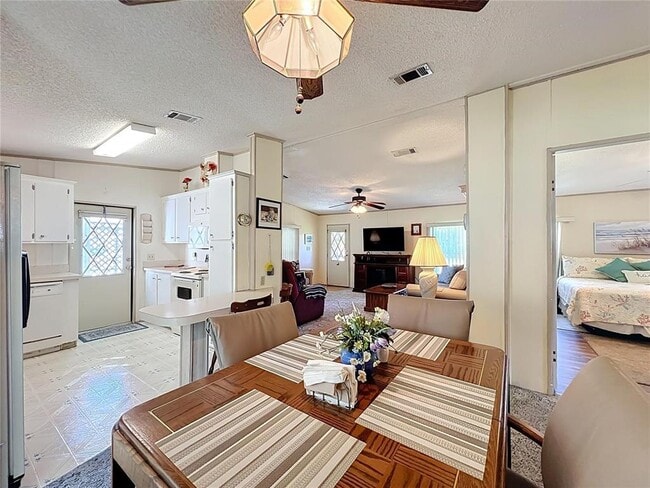 Photo - 25125 Bellevue