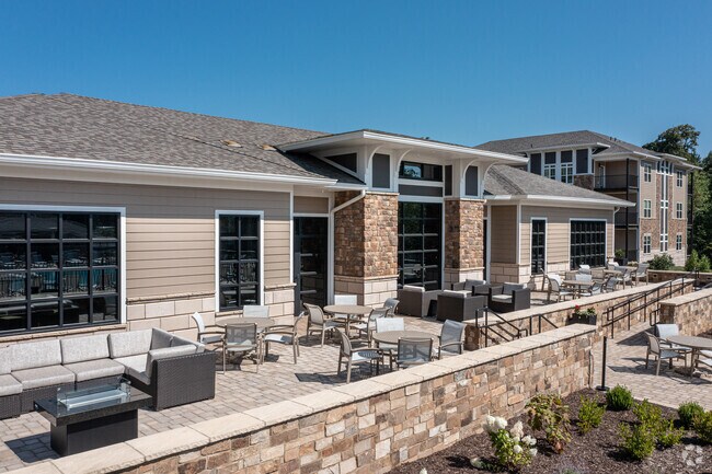 Clubhouse Outdoor Area - The Knoll at Stone View Apartments