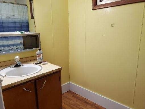 Bathroom - 204 Madison St S