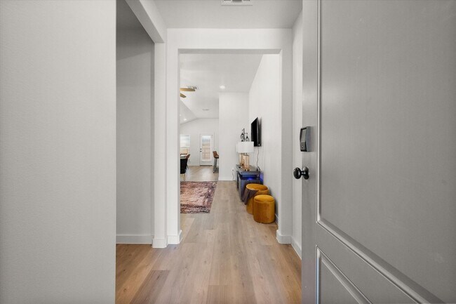 Photo - Four Beds, All Appliances, All Smiles!