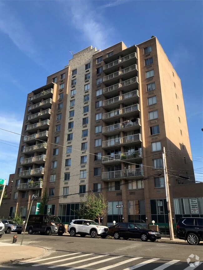 Building Photo - 97-12 63rd Dr Unit 6D Rental