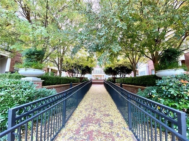 Photo - 3635 E Paces Cir Unidad 1107