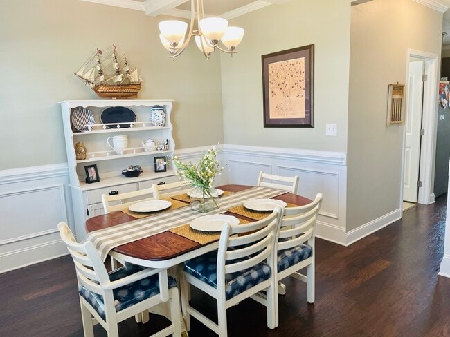 Photo - 321 Cornhill Rd