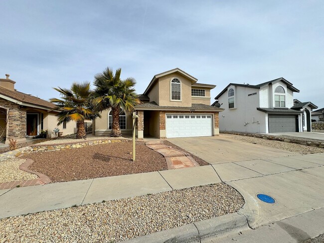 Building Photo - West El Paso 3bed 2.5bbath refrig A/C Home