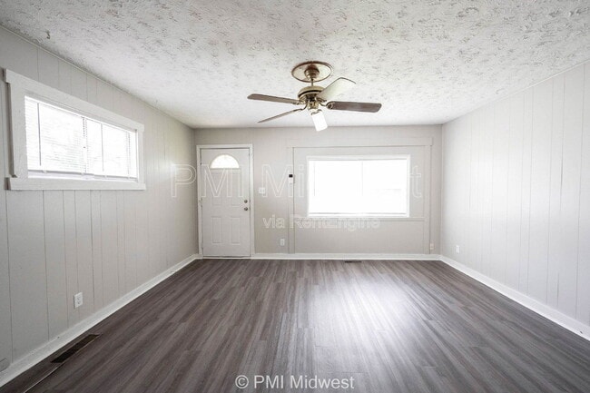 Photo - 3748 N Hawthorne Ln