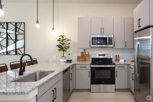 1BR, 1BA - 725SF