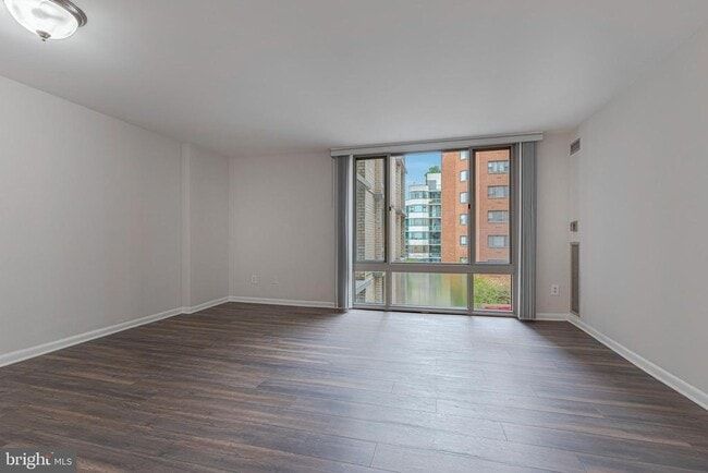 Photo - 950 25th St NW Unit 327N