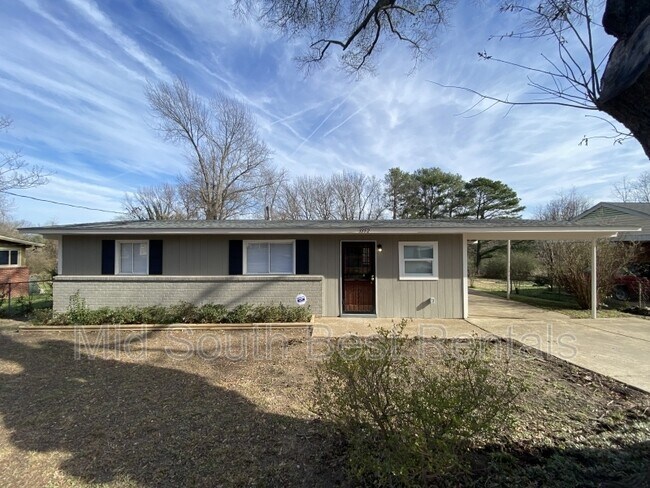 Building Photo - 3352 Charlotte Rd