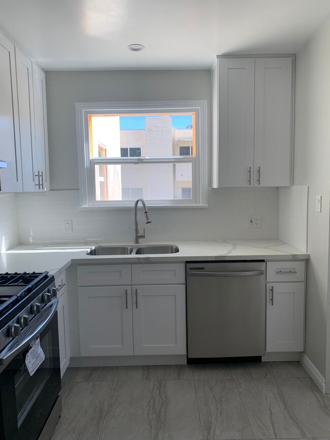 Photo - 414 E Stocker St Apartamentos Unidad 414 12