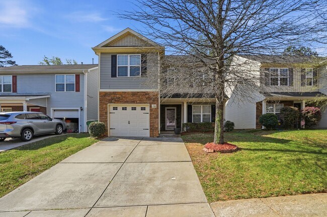 Building Photo - Move-In Ready 4BR | Space, Location & Value All in One