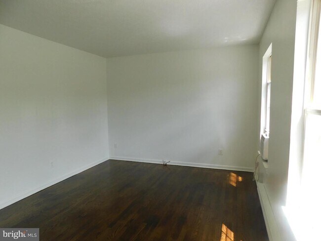 Photo - 1030 Bridle Ct
