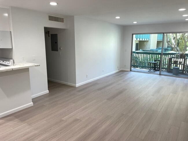 Building Photo - 576 N Bellflower Blvd Unit 130