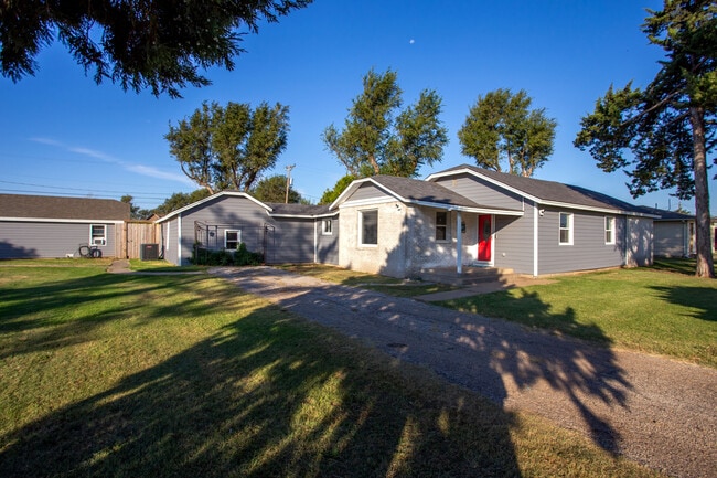 Building Photo - 1105 Main St