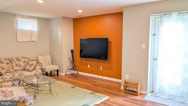 Building Photo - 6721 Sycamore Park Dr