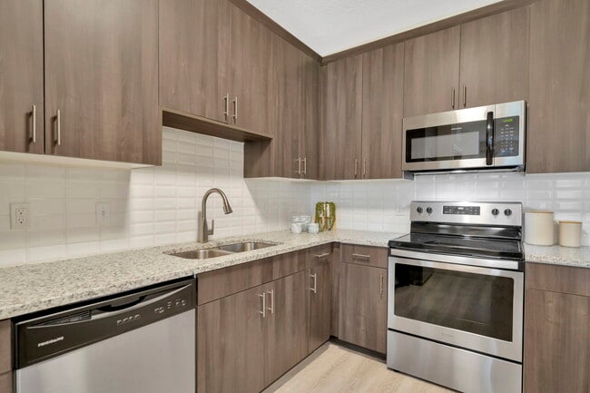 2 habitaciones, 2 baños - 1369 pies cuadrados - Cocina - Mystic Pointe Apartments