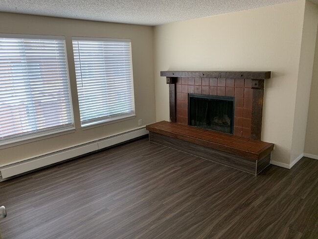 One Free Month! – 2 Bed / 1 Bath Condo – Utilities Included