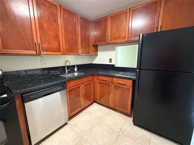 Building Photo - 8000 Fairview Dr Unit 202