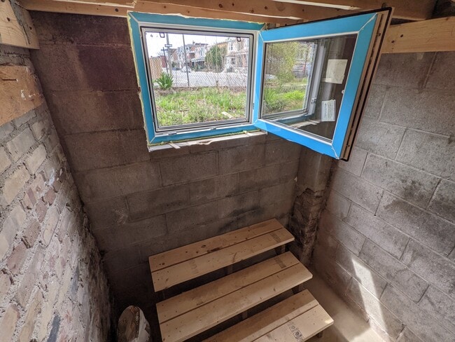 Photo - 901 Ossington Av Unit Basement