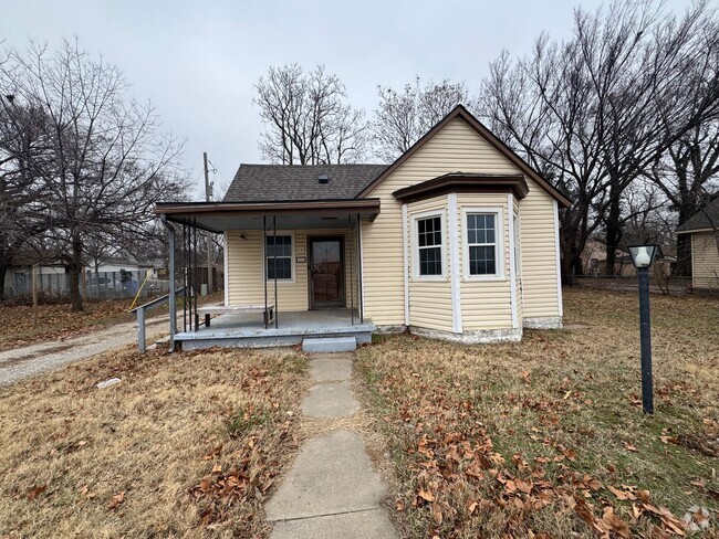 Building Photo - $1195 - 2 bed 1 bath - Single Family Home