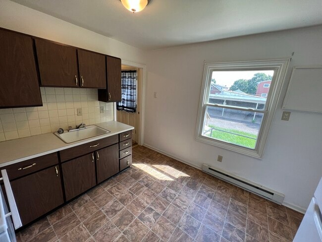 Photo - 110 Foster Ave SE Unidad 2