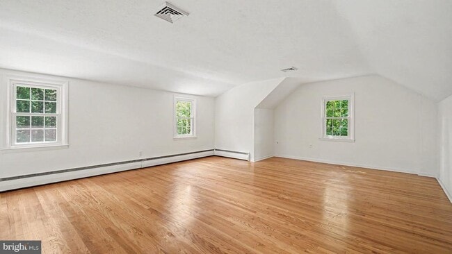 Photo - 31 Beacon Hill Ct
