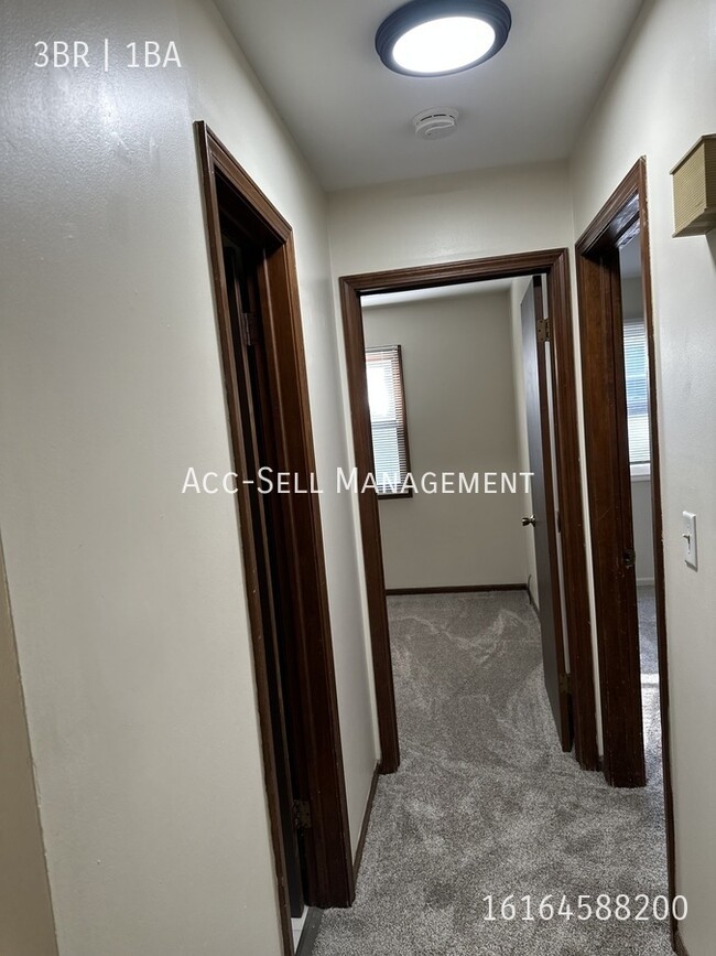 Photo - 5798 Christie Ave SE