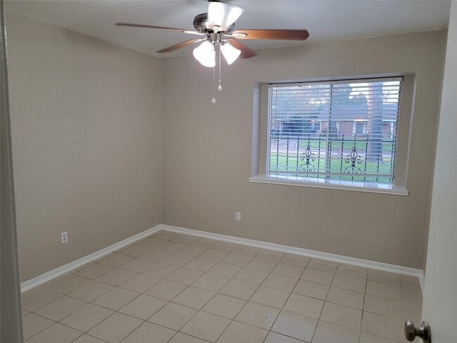 Photo - 14510 Roundstone Ln