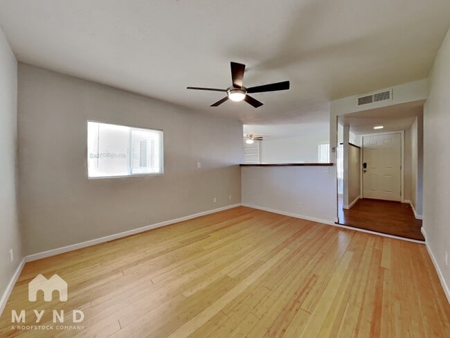 Photo - 725 W Utopia Rd