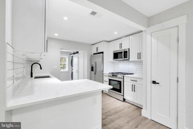 Photo - 6903 Dunmanway Unit B