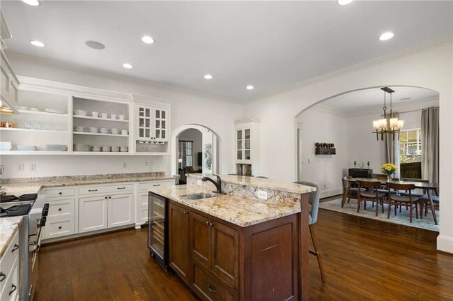 Photo - 648 Cresthill Ave NE