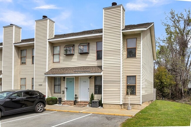 Building Photo - Inviting Home in the Heart of Goose Creek