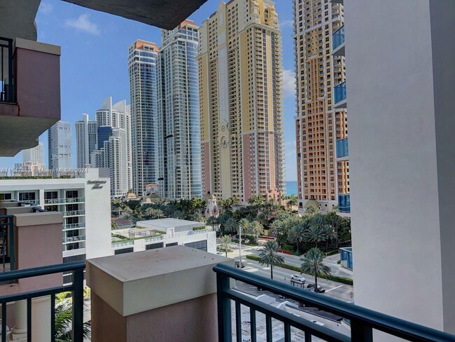 Photo - 17555 Atlantic Blvd Condominio Unidad 1003