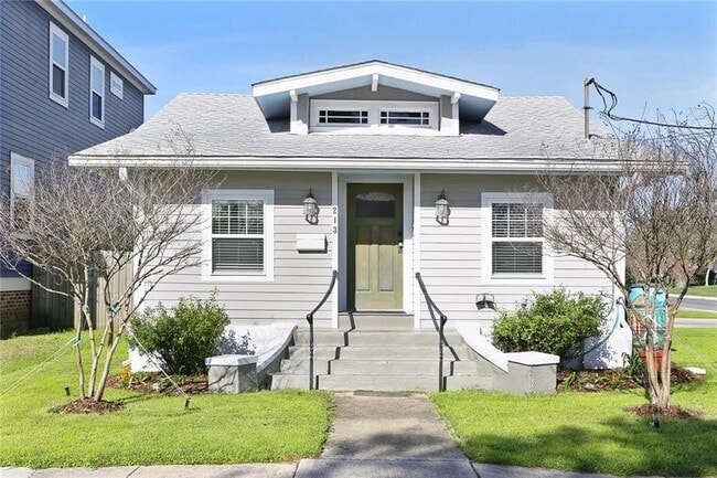 Cute 1940s craftsman cottage - 213 Polk Street House