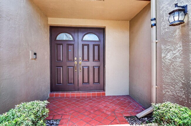 7690 Solimar Cir