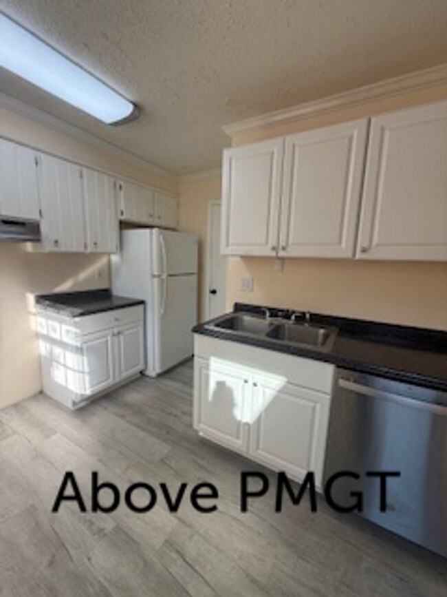 Photo - E Blackstock Rd-11 Unit Townhome