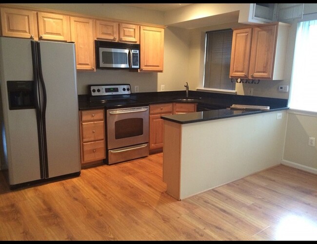 Kitchen - 1310 Congress St SE Unidad 301 Rental