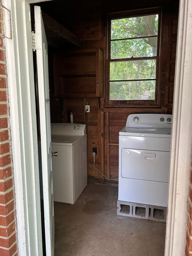 Photo - 1615 Edgewood Dr