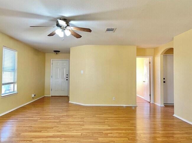 Photo - 1601 Lloydminister Way