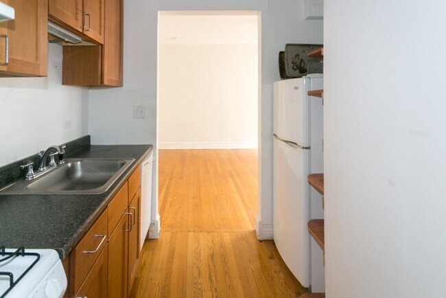 Photo - 441 W Melrose St Unit B4