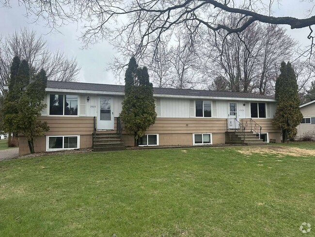 Building Photo - Remodeled Two Bedroom Duplex Rental