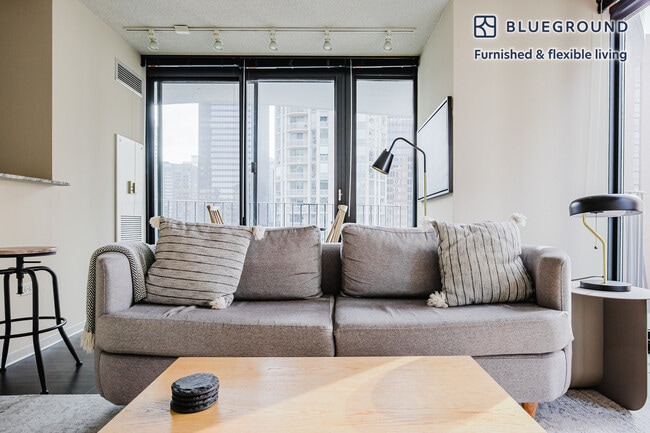 Photo - 225 N Columbus Dr Unidad FL19-ID1198