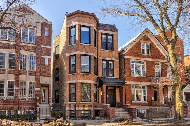 Building Photo - 3242 N Seminary Ave Unit 2