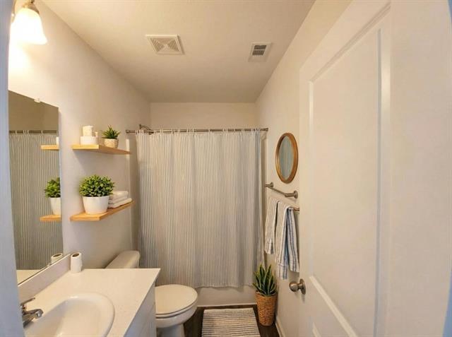 Photo - 6114 Harrah Ln