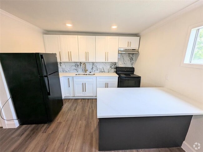 Building Photo - 2306 Garvey Dr Unit B Rental