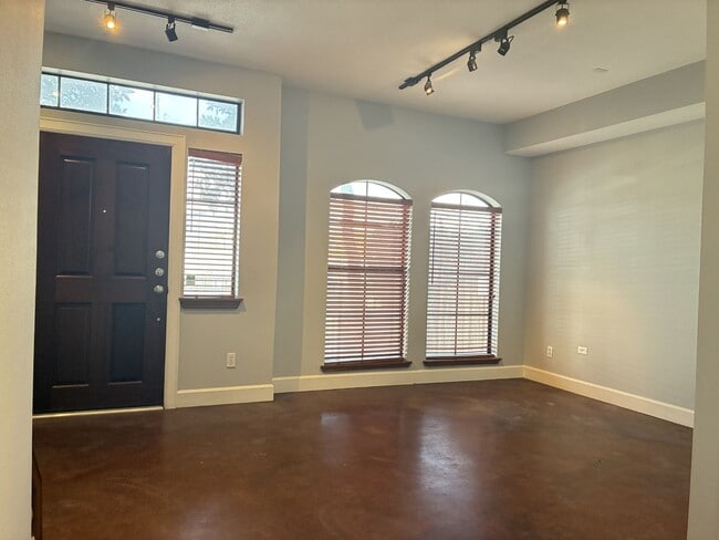 Photo - 1000 Columbus St