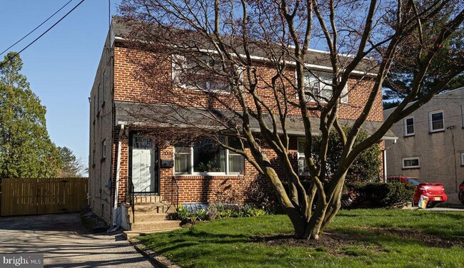 Photo - 203 E Rosedale Ave