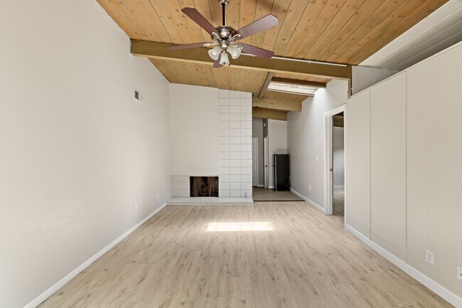 Photo - 4902 54th St