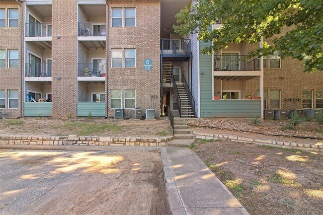 Photo - 12166 Metric Blvd Unidad 354