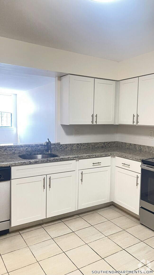 Building Photo - 650 Columbus Ave Unit 113 Rental