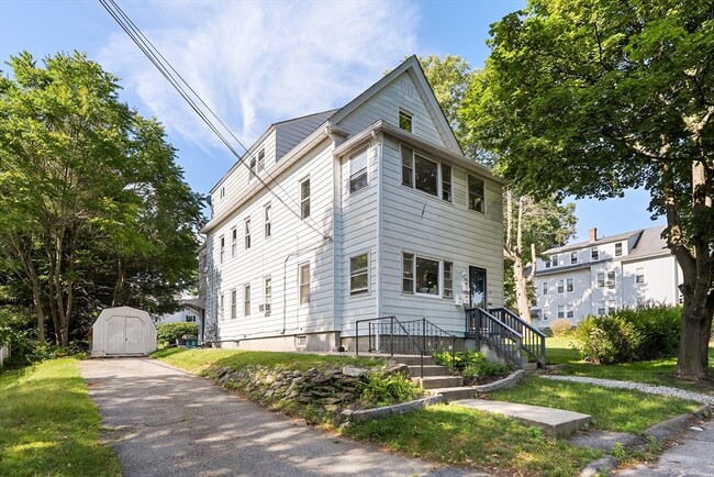 Building Photo - 178 Cohasset St Unit 3